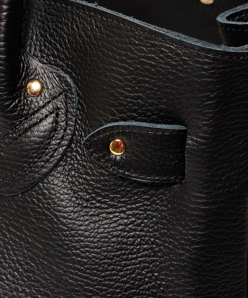 YOUNG&OLSEN The DRYGOODS STORE（ヤングアンドオルセン）の「YOUNG & OLSEN/ヤングアンドオルセン EMBOSSED LEATHER BELTED TOTE M カウレザー トートバッグ（トートバッグ・レディース・ブラウン/ベージュ/ブラック・FREE）」の15枚目の写真