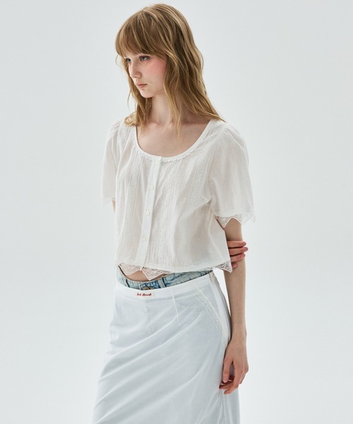 Mardi Mercredi(マルディメクルディ)の「SHEER COTTON CROPPED BLOUSE LACE / シアー コットン クロップド ブラウス レース(シャツ/ブラウス・レディース・ホワイト/ブラック・FREE)」の3枚目の写真
