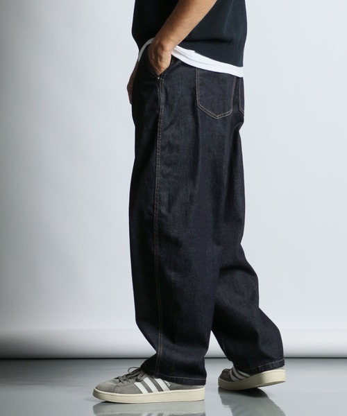 The DUFFER of ST.GEORGE（ザダファーオブセントジョージ）の「JAPAN FABRIC 5PKT BARREL DENIM PANTS：ジャパンファブリック 5ポケット バレルデニム / 国産デニム / バルーンシルエット（デニムパンツ・メンズ・ダークインディゴブルー・LARGE）」の4枚目の写真