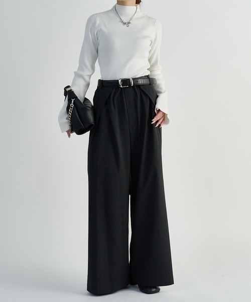 Lui's(ルイス)の「フレアスリーブスリムタートルニット(ニット/セーター・レディース・グレー/オフホワイト/ベージュ/ブラック・FREE)」の11枚目の写真