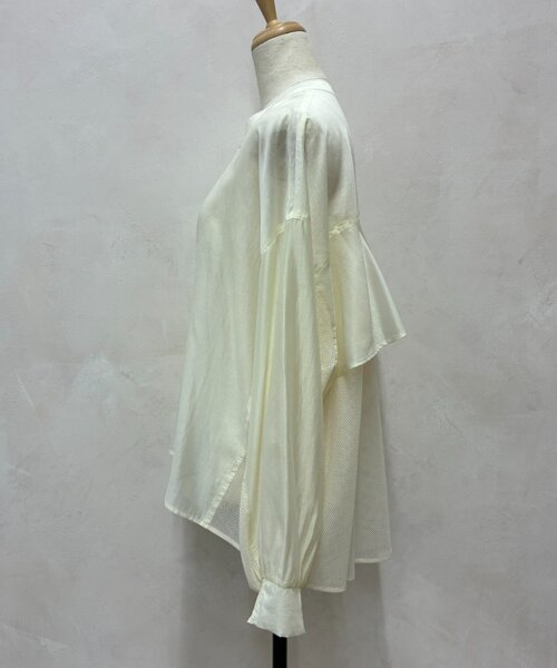 Jena espace merveilleux(ジェナ エスパスメルヴェイユ)の「バックラッフルメッシュジャケット(ベスト・レディース・ブラック/アイボリー・FREE)」の19枚目の写真
