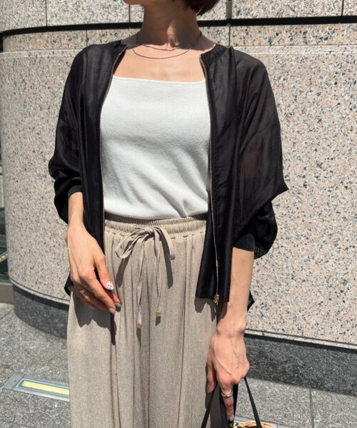 Jena espace merveilleux(ジェナ エスパスメルヴェイユ)の「バックラッフルメッシュジャケット(ベスト・レディース・ブラック/アイボリー・FREE)」の12枚目の写真