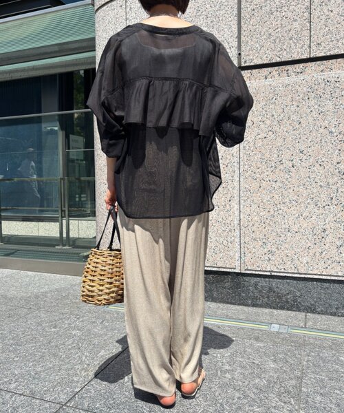 Jena espace merveilleux(ジェナ エスパスメルヴェイユ)の「バックラッフルメッシュジャケット(ベスト・レディース・ブラック/アイボリー・FREE)」の11枚目の写真