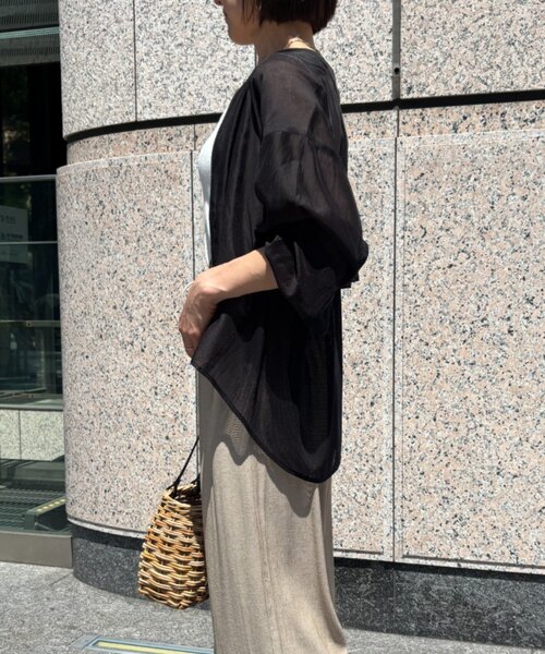Jena espace merveilleux(ジェナ エスパスメルヴェイユ)の「バックラッフルメッシュジャケット(ベスト・レディース・ブラック/アイボリー・FREE)」の10枚目の写真