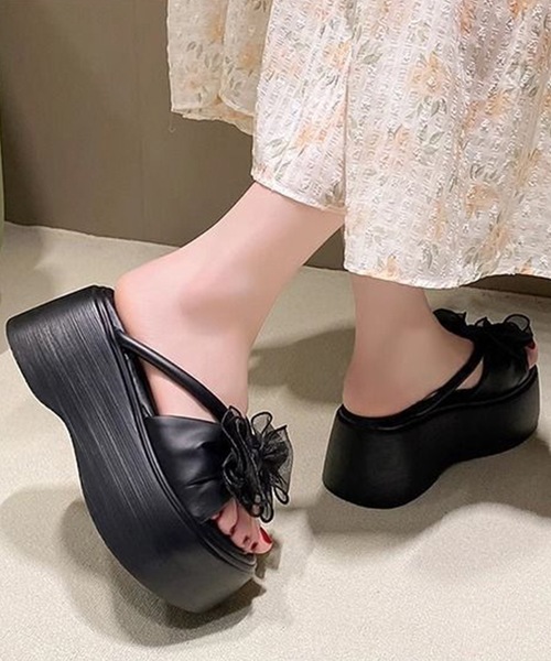 Lace Ladies(レースレディース)の「チュール リボン レザー調 ストラップ 厚底 サンダル(サンダル・レディース・ブラック/アイボリー・23cm/22.5cm/23.5cm/25cm/24.5cm/24cm)」の4枚目の写真