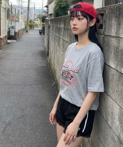 ipugo(イプゴ)の「ipugo/イプゴ ヴィンテージ風グラフィックTシャツ 2026秋物 秋服 2026年秋冬(Tシャツ/カットソー・レディース・ブラウン/グレー/ホワイト・FREE)」の18枚目の写真