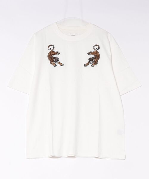 ATELANE(アテレーン)の「《ATELANE》シルケット天竺トラ、フラワー、刺繍S/S Tee(Tシャツ/カットソー・メンズ・ホワイト/アッシュグレー・MEDIUM)」の1枚目の写真