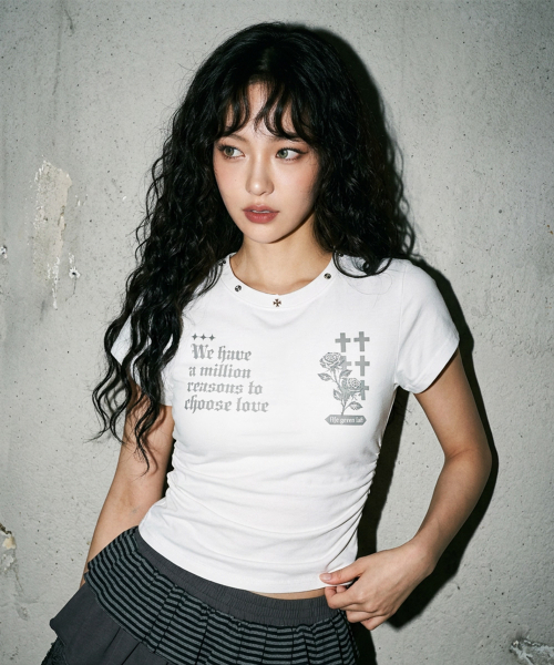 THE GREEN LAB（ザグリーンラボ）の「ROSE スタッズグラフィックシャーリング半袖Tシャツ[ホワイト]（Tシャツ/カットソー・レディース・その他・FREE）」の2枚目の写真