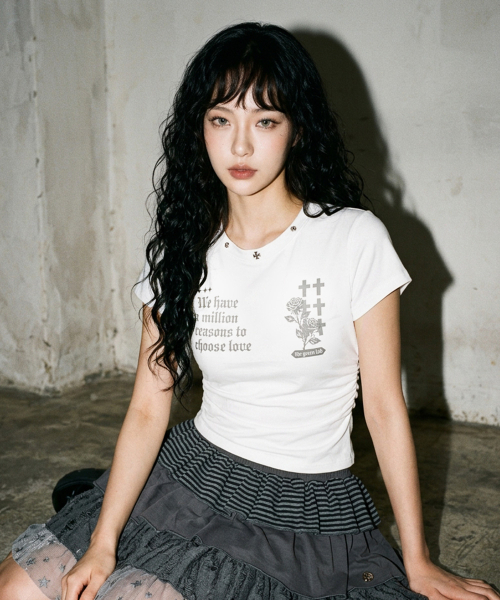 THE GREEN LAB（ザグリーンラボ）の「ROSE スタッズグラフィックシャーリング半袖Tシャツ[ホワイト]（Tシャツ/カットソー・レディース・その他・FREE）」の3枚目の写真