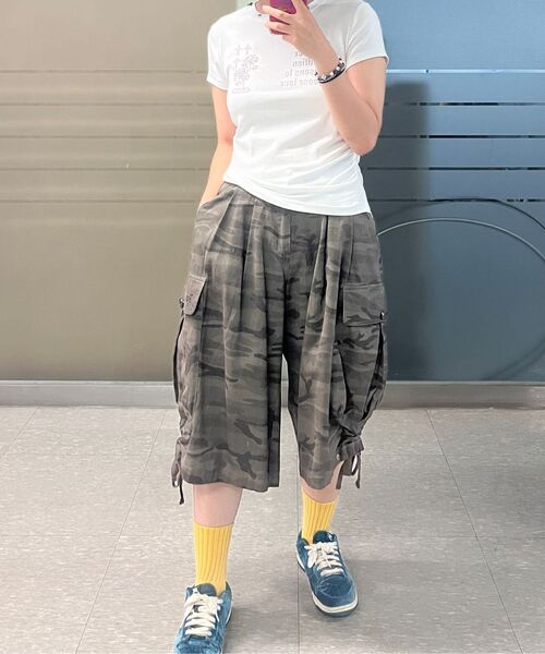 THE GREEN LAB（ザグリーンラボ）の「ROSE スタッズグラフィックシャーリング半袖Tシャツ[ホワイト]（Tシャツ/カットソー・レディース・その他・FREE）」の5枚目の写真