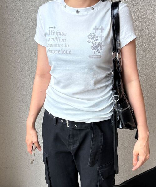 THE GREEN LAB（ザグリーンラボ）の「ROSE スタッズグラフィックシャーリング半袖Tシャツ[ホワイト]（Tシャツ/カットソー・レディース・その他・FREE）」の12枚目の写真