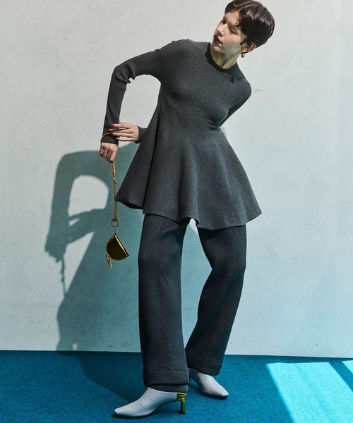 OMMO(オーエムエムオー)の「FLARE RIB KNIT TOP(ニット/セーター・レディース・グリーン/ブラック/グレー/ホワイト・F)」の19枚目の写真