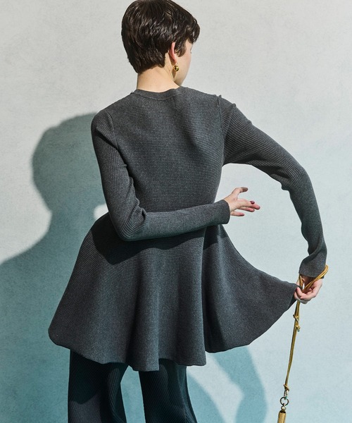OMMO(オーエムエムオー)の「FLARE RIB KNIT TOP(ニット/セーター・レディース・グリーン/ブラック/グレー/ホワイト・F)」の15枚目の写真