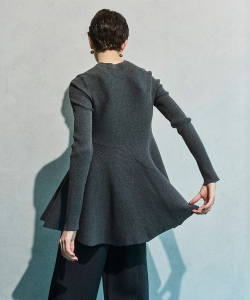 OMMO(オーエムエムオー)の「FLARE RIB KNIT TOP(ニット/セーター・レディース・グリーン/ブラック/グレー/ホワイト・F)」の17枚目の写真
