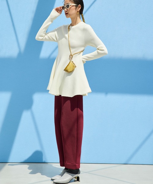 OMMO(オーエムエムオー)の「FLARE RIB KNIT TOP(ニット/セーター・レディース・グリーン/ブラック/グレー/ホワイト・F)」の5枚目の写真