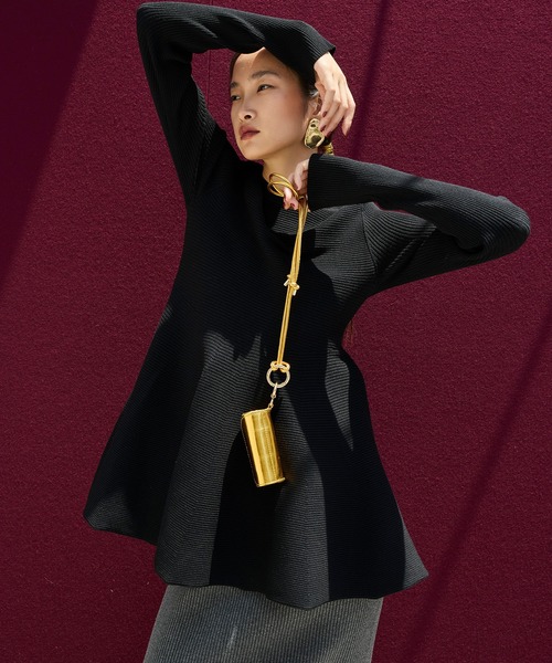 OMMO(オーエムエムオー)の「FLARE RIB KNIT TOP(ニット/セーター・レディース・グリーン/ブラック/グレー/ホワイト・F)」の7枚目の写真