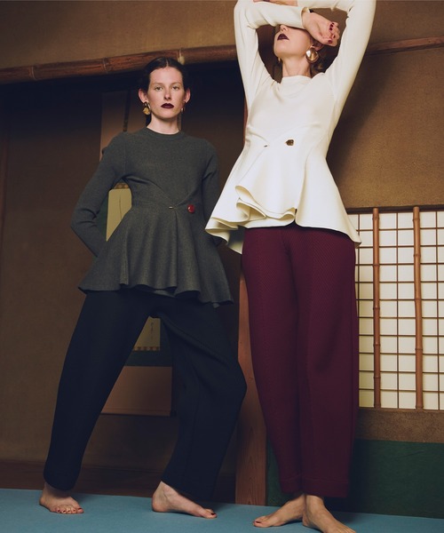 OMMO(オーエムエムオー)の「FLARE RIB KNIT TOP(ニット/セーター・レディース・グリーン/ブラック/グレー/ホワイト・F)」の21枚目の写真