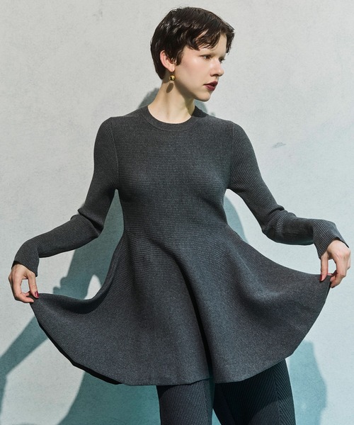 OMMO(オーエムエムオー)の「FLARE RIB KNIT TOP(ニット/セーター・レディース・グリーン/ブラック/グレー/ホワイト・F)」の14枚目の写真