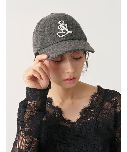 SNIDEL(スナイデル)の「パールロゴキャップ(キャップ・レディース・ダークネイビー/ダークブラウン/アニマル/ダークグレー・F)」の6枚目の写真