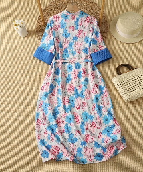 AMAJI(アマジ)の「プリント Vネック リネン ミディ丈ワンピース(ワンピース・レディース・マルチ・X-LARGE/LARGE/MEDIUM)」の2枚目の写真