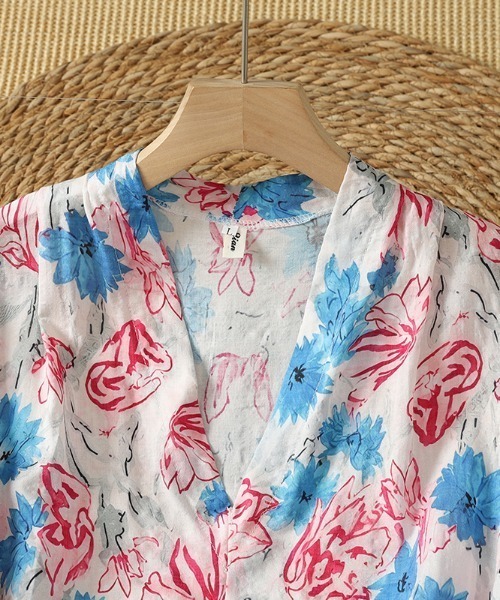 AMAJI(アマジ)の「プリント Vネック リネン ミディ丈ワンピース(ワンピース・レディース・マルチ・X-LARGE/LARGE/MEDIUM)」の3枚目の写真