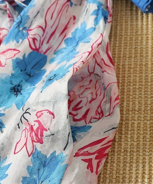 AMAJI(アマジ)の「プリント Vネック リネン ミディ丈ワンピース(ワンピース・レディース・マルチ・X-LARGE/LARGE/MEDIUM)」の4枚目の写真