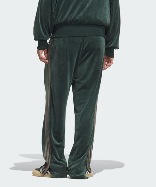 adidas(アディダス)の「FB TPベロア / ファイヤーバード トラックパンツ ベロア / ジャージ / アディダスオリジナルス adidas Originals(その他パンツ・メンズ・グリーン・XX-LARGE/XX-SMALL/3XL/LARGE/MEDIUM/SMALL/X-LARGE/X-SMALL)」の2枚目の写真