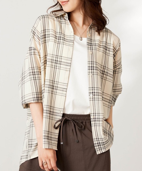 BELLUNA PLUS（ベルーナ）の「シアージョーゼット素材チェック柄シャツ（シャツ/ブラウス・レディース・アイボリー系/ベージュ系・LARGE/MEDIUM/X-LARGE）」の2枚目の写真