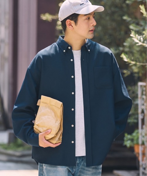 THE CRAFT CREW PRODUCTS(ザクラフトクループロダクツ)の「<UVカット・イージーケア>マルチファンクショナル オックスフォード オーバーサイズ ボタンダウンシャツ【THE CRAFT CREW PRODUCTS】(シャツ/ブラウス・メンズ・サックスブルー系/オフホワイト/ダークネイビー/ブラック系/サックスブルー・S/L/M)」の4枚目の写真