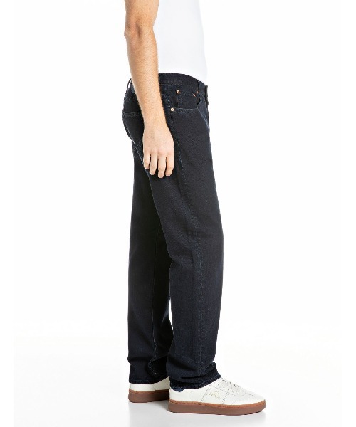REPLAY(リプレイ)の「ストレートフィットAIDEEN ブルーブラックデニムパンツ(デニムパンツ・メンズ・ダークブルー・W32xL32/W33xL32/W34xL32/W36xL32/W28xL32/W29xL32/W30xL32/W31xL32)」の4枚目の写真