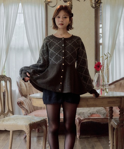 mideal(マイディール)の「argyle pattern peplum knit / アーガイルペプラムニット(ニット/セーター・レディース・ボルドー/ネイビー/ダークブラウン/ブラウン/グレー・FREE)」の2枚目の写真