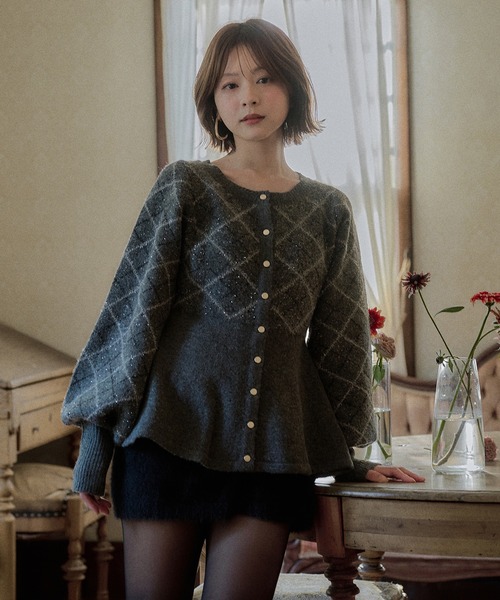 mideal(マイディール)の「argyle pattern peplum knit / アーガイルペプラムニット(ニット/セーター・レディース・ボルドー/ネイビー/ダークブラウン/ブラウン/グレー・FREE)」の1枚目の写真