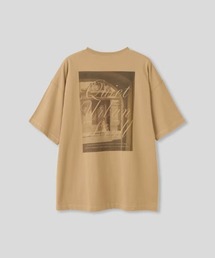 AVALON(U.Q)（アバロン）の「【AT THE TRNK】フォトＴシャツ　バックプリント（Tシャツ/カットソー）」