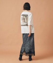 AVALON(U.Q)（アバロン）の「【AT THE TRNK】フォトＴシャツ　バックプリント（Tシャツ/カットソー）」