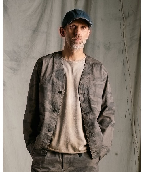 wjk(ダヴルジェイケイ)の「utility light coverall jacket(ノーカラージャケット・メンズ・ブラック/カーキ/グレー系カモフラージュ・X-LARGE/LARGE/MEDIUM/SMALL)」の3枚目の写真