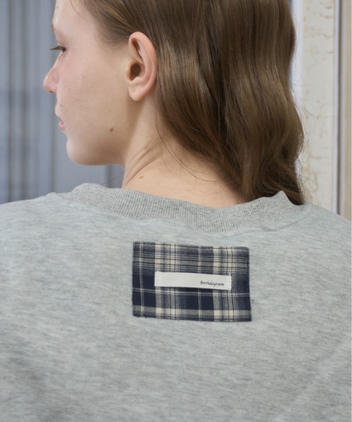 Birthday room(バースデイルーム)の「プレート付きチェックフリルスウェット/Checked Ruffle Sweatshirt with Plaque(スウェット・レディース・グレー/ネイビー・FREE)」の3枚目の写真