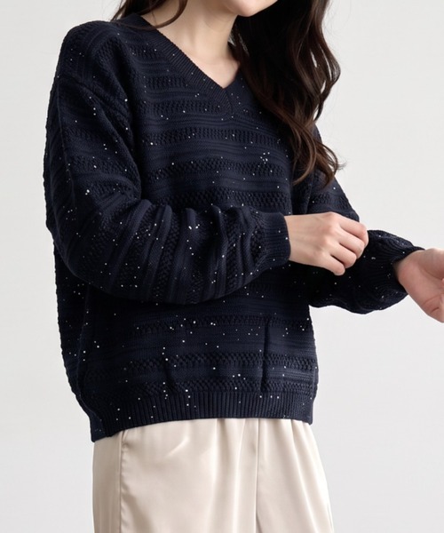 umune(ウムネ)の「きらめくスパンコールが華やかさを添える♪Vネック透かし編みニットプルオーバー(ニット/セーター・レディース・オフホワイト/ブラウン/ブラック・FREE)」の21枚目の写真