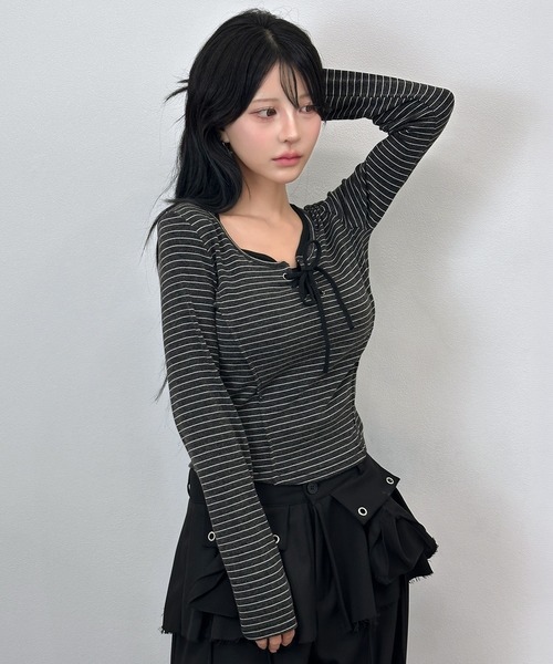 FOLLOWIN(フォロウィン)の「ボーダーレースアップスリムトップス(Tシャツ/カットソー・レディース・チャコールグレー/ブラウン・FREE)」の6枚目の写真