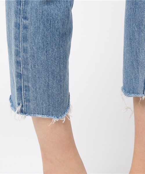 MOUSSY（マウジー）の「DENIM fringe cropped Tapered（デニムパンツ・レディース・ブルー/ライトブルー・23inch/24inch/25inch/26inch/27inch）」の15枚目の写真