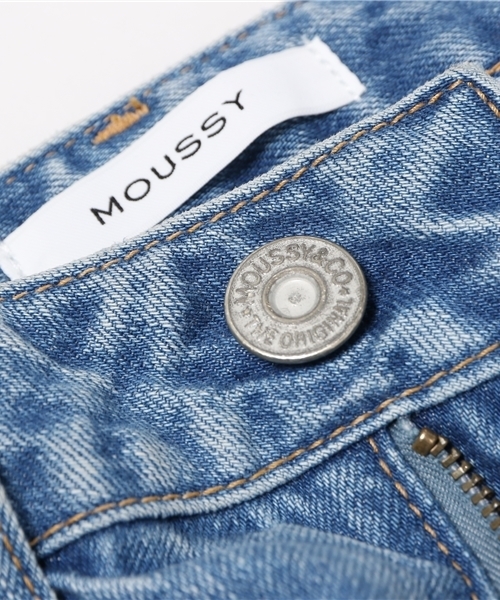 MOUSSY（マウジー）の「DENIM fringe cropped Tapered（デニムパンツ・レディース・ブルー/ライトブルー・23inch/24inch/25inch/26inch/27inch）」の5枚目の写真