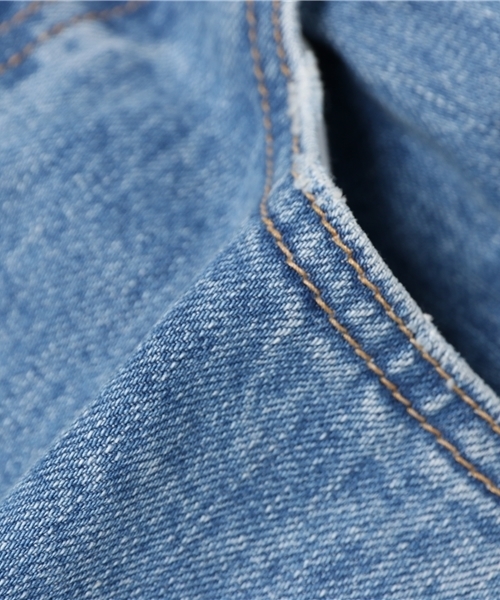 MOUSSY（マウジー）の「DENIM fringe cropped Tapered（デニムパンツ・レディース・ブルー/ライトブルー・23inch/24inch/25inch/26inch/27inch）」の8枚目の写真