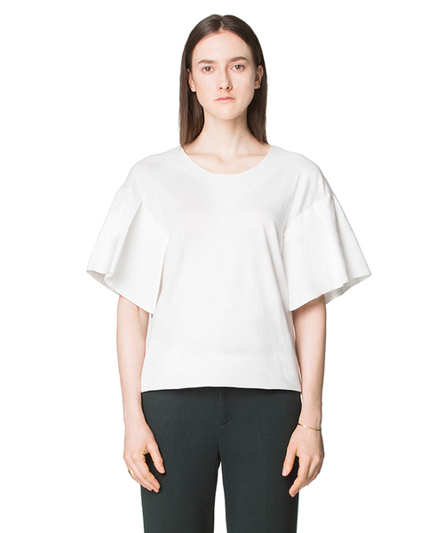 CLANE(クラネ)の「TUCK SLEEVE TOPS(Tシャツ/カットソー・レディース・ホワイト/ブラック・1/2)」の3枚目の写真