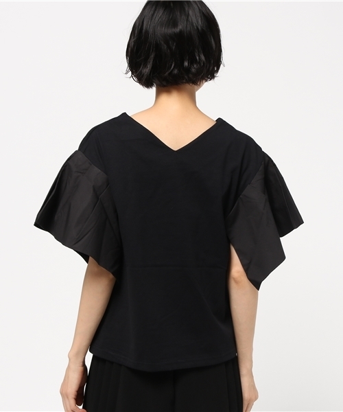 CLANE(クラネ)の「TUCK SLEEVE TOPS(Tシャツ/カットソー・レディース・ホワイト/ブラック・1/2)」の9枚目の写真