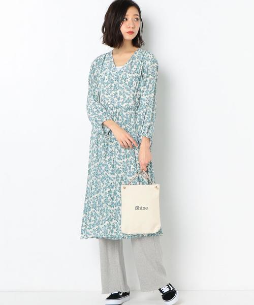 Another Edition（アナザーエディション）の「フラワープリントワンピ－ス（ワンピース・レディース・オフホワイト/ネイビー・FREE）」の6枚目の写真