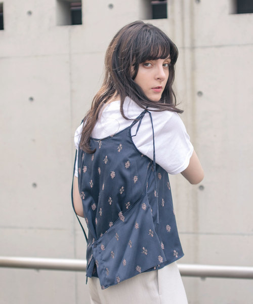 STUDIOUS（ステュディオス）の「【STUDIOUS】小紋モチーフキャミソール（キャミソール・レディース・マスタード/ブラック・FREE）」の2枚目の写真