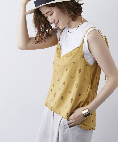 STUDIOUS（ステュディオス）の「【STUDIOUS】小紋モチーフキャミソール（キャミソール・レディース・マスタード/ブラック・FREE）」の4枚目の写真