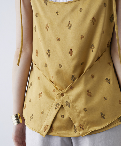 STUDIOUS（ステュディオス）の「【STUDIOUS】小紋モチーフキャミソール（キャミソール・レディース・マスタード/ブラック・FREE）」の11枚目の写真