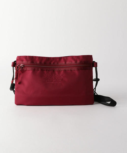 FREDRIK PACKERS(フレドリックパッカーズ)の「<FREDRIK PACKERS>UTILITY SACK/ショルダーバッグ(ショルダーバッグ・レディース・ブラック/ワインレッド/その他1・FREE)」の1枚目の写真
