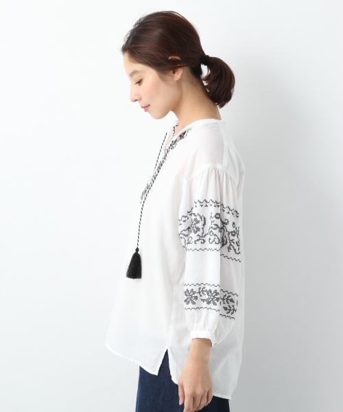 LEPSIM（レプシィム）の「タッセルツキシシュウブラウス7S　779678（シャツ/ブラウス・レディース・ブラック/オフホワイト/ブルー・FREE）」の8枚目の写真