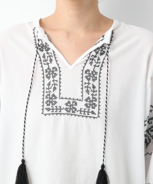 LEPSIM（レプシィム）の「タッセルツキシシュウブラウス7S　779678（シャツ/ブラウス・レディース・ブラック/オフホワイト/ブルー・FREE）」の10枚目の写真